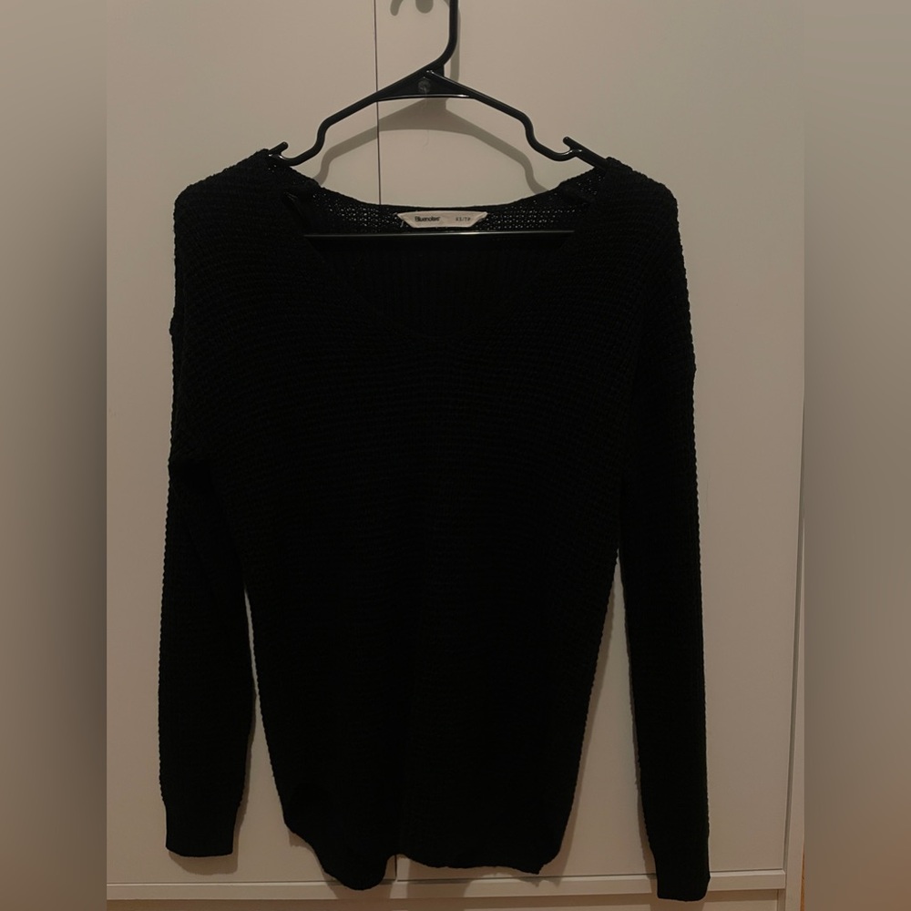 V neck sweater